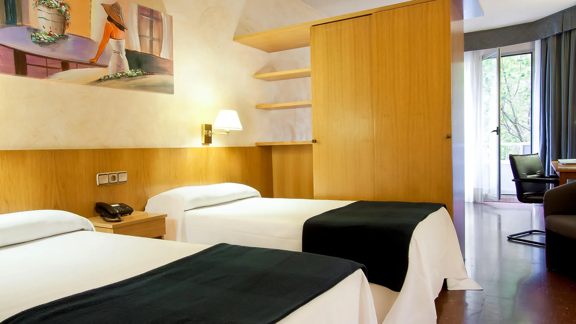 Aparthotel Atenea Calabria Barselona 3*,  İspanya