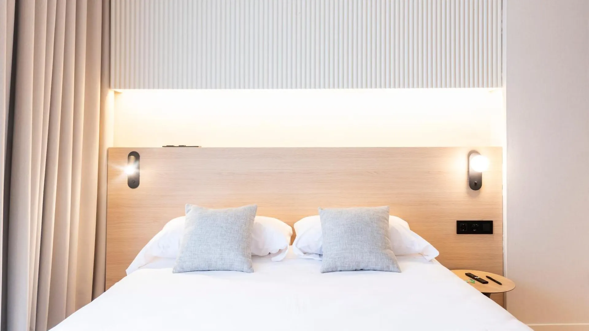 Aparthotel Atenea Calabria Barcelona 3*,  Spanien