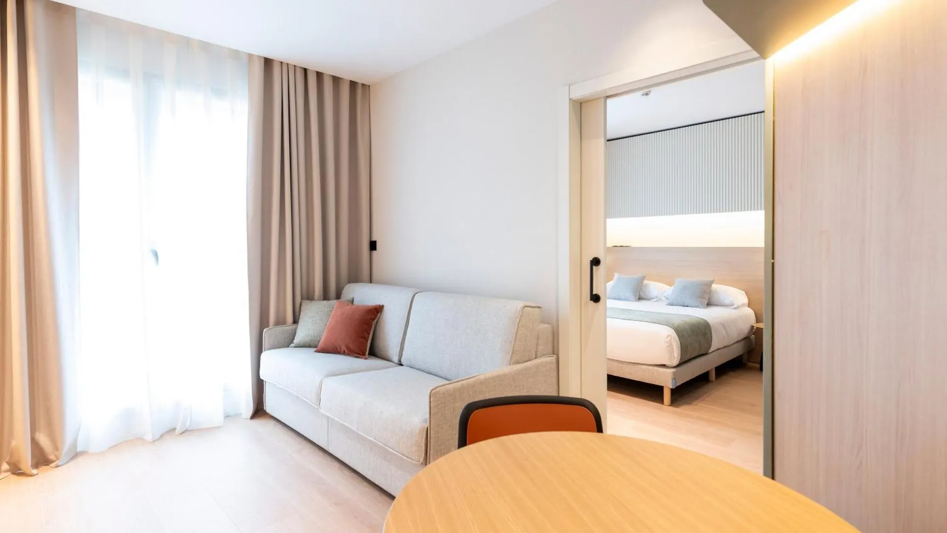 Aparthotel Atenea Calabria Barcelona 3*,